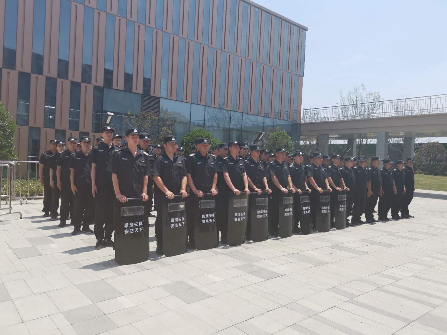 獵鷹保安祝隨州城市空間開盤大吉！