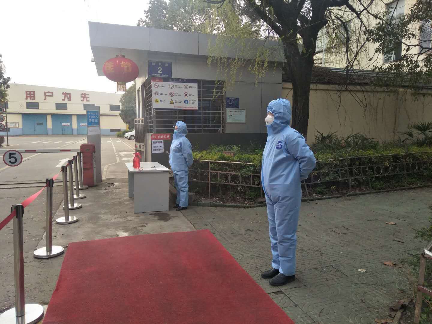 2020年疫情期間，湖北獵鷹保安公司疫情防控現(xiàn)場(chǎng)