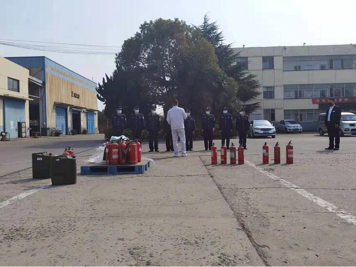 獵鷹保安公司積極組織，開(kāi)展消防實(shí)戰(zhàn)演練，防患于未“燃”