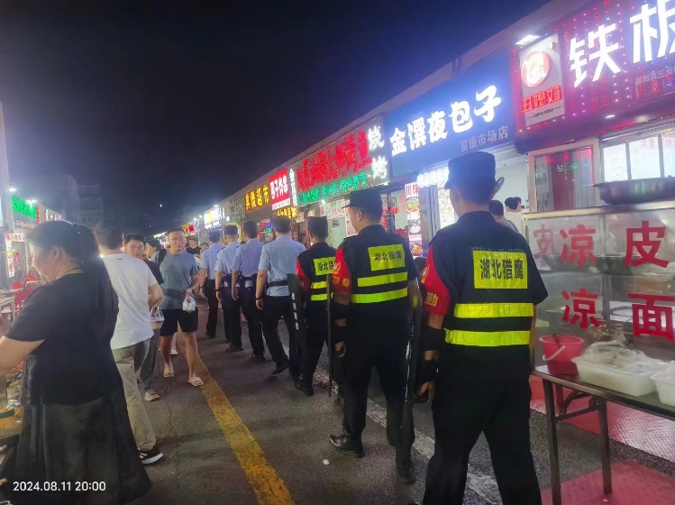 面對不同的工作環(huán)境和需求，保安工作人員該如何應對？